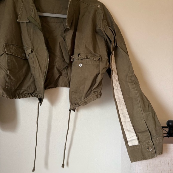Windsor Olive Cropped Utility Jacket with Drawstring - Picture 3 of 7
